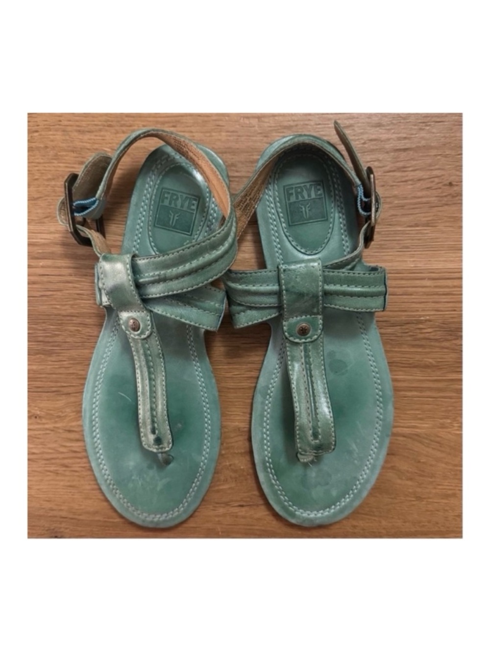 Frye Alessia Trapunto Leather T-Strap Thong Sandals in Green Size 7